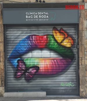 graffitis persiana clinica dental bac de roda labios colores dientes boca